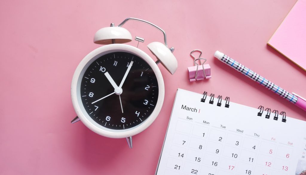 picture of clock next to calendar forwhat is financial tax planning?